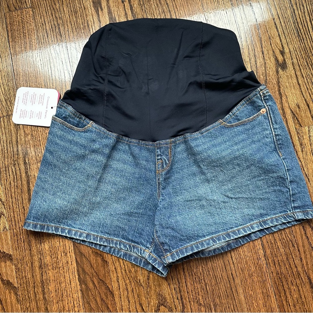 Ingrid & Isabel Maternity Crossover Panel Denim Shorts Medium Wash Size 6‎ NEW